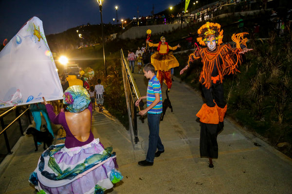 Inauguración UVA Nuevo Amanecer
Inauguración UVA Nuevo Amanecer    
Fecha: Diciembre 16 de 2015. Lugar: Medellín – Barrio Santo Domingo
Para descargar esta fotografía en alta resolución, haga clic sobre la imagen hasta que la misma se despliegue en la pantalla completa; luego dé clic derecho y elija la opción "guardar imagen como". 
En caso de publicación por cualquier medio, solicitamos acompañarla del crédito: "Foto EPM"

Palabras clave: Inauguración UVA Nuevo Amanecer