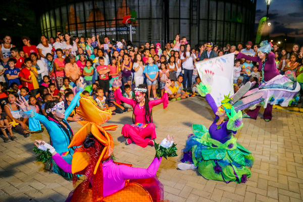 Inauguración UVA Nuevo Amanecer
Inauguración UVA Nuevo Amanecer    
Fecha: Diciembre 16 de 2015. Lugar: Medellín – Barrio Santo Domingo
Para descargar esta fotografía en alta resolución, haga clic sobre la imagen hasta que la misma se despliegue en la pantalla completa; luego dé clic derecho y elija la opción "guardar imagen como". 
En caso de publicación por cualquier medio, solicitamos acompañarla del crédito: "Foto EPM"

Palabras clave: Inauguración UVA Nuevo Amanecer