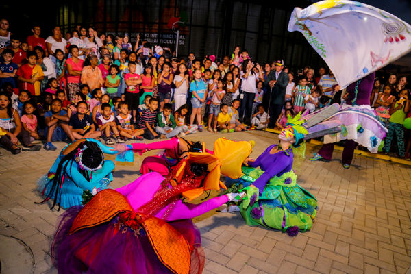 Inauguración UVA Nuevo Amanecer
Inauguración UVA Nuevo Amanecer    
Fecha: Diciembre 16 de 2015. Lugar: Medellín – Barrio Santo Domingo
Para descargar esta fotografía en alta resolución, haga clic sobre la imagen hasta que la misma se despliegue en la pantalla completa; luego dé clic derecho y elija la opción "guardar imagen como". 
En caso de publicación por cualquier medio, solicitamos acompañarla del crédito: "Foto EPM"

Palabras clave: Inauguración UVA Nuevo Amanecer