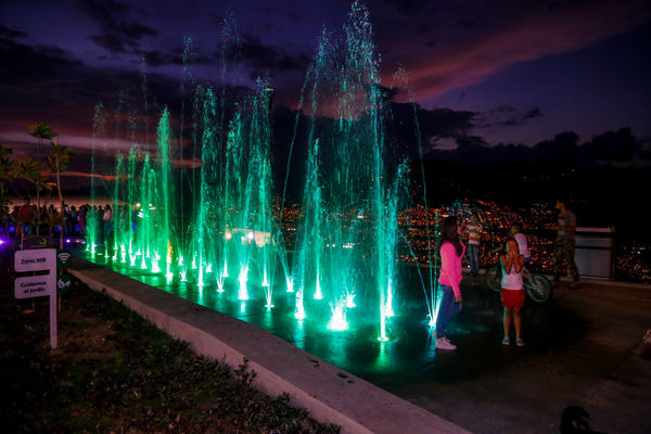 Inauguración UVA Nuevo Amanecer
Inauguración UVA Nuevo Amanecer    
Fecha: Diciembre 16 de 2015. Lugar: Medellín – Barrio Santo Domingo
Para descargar esta fotografía en alta resolución, haga clic sobre la imagen hasta que la misma se despliegue en la pantalla completa; luego dé clic derecho y elija la opción "guardar imagen como". 
En caso de publicación por cualquier medio, solicitamos acompañarla del crédito: "Foto EPM"

Palabras clave: Inauguración UVA Nuevo Amanecer