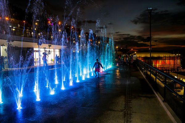 Inauguración UVA Nuevo Amanecer
Inauguración UVA Nuevo Amanecer    
Fecha: Diciembre 16 de 2015. Lugar: Medellín – Barrio Santo Domingo
Para descargar esta fotografía en alta resolución, haga clic sobre la imagen hasta que la misma se despliegue en la pantalla completa; luego dé clic derecho y elija la opción "guardar imagen como". 
En caso de publicación por cualquier medio, solicitamos acompañarla del crédito: "Foto EPM"
Palabras clave: Inauguración UVA Nuevo Amanecer