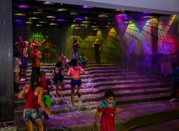 Inauguración UVA Nuevo Amanecer
Inauguración UVA Nuevo Amanecer    
Fecha: Diciembre 16 de 2015. Lugar: Medellín – Barrio Santo Domingo
Para descargar esta fotografía en alta resolución, haga clic sobre la imagen hasta que la misma se despliegue en la pantalla completa; luego dé clic derecho y elija la opción "guardar imagen como". 
En caso de publicación por cualquier medio, solicitamos acompañarla del crédito: "Foto EPM"
Palabras clave: Inauguración UVA Nuevo Amanecer