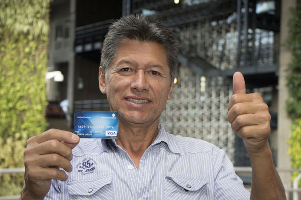 Sorteo del plan promocional "Con gas natural de EPM siempre ganas"
Sorteo del plan promocional "Con gas natural de EPM siempre ganas"
Fecha: Diciembre 19 de 2016
Para descargar esta fotografía en alta resolución, haga clic sobre la imagen hasta que la misma se despliegue en la pantalla completa; luego dé clic derecho y elija la opción "guardar imagen como". 
En caso de publicación por cualquier medio, solicitamos acompañarla del crédito: "Foto EPM"
Palabras clave: Sorteo plan promocional gas natural EPM siempre ganas  Jaime de Jesús Aguirre