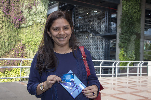 Sorteo del plan promocional "Con gas natural de EPM siempre ganas"
Sorteo del plan promocional "Con gas natural de EPM siempre ganas"
Fecha: Diciembre 19 de 2016
Para descargar esta fotografía en alta resolución, haga clic sobre la imagen hasta que la misma se despliegue en la pantalla completa; luego dé clic derecho y elija la opción "guardar imagen como". 
En caso de publicación por cualquier medio, solicitamos acompañarla del crédito: "Foto EPM"
Palabras clave: Sorteo plan promocional gas natural EPM siempre ganas  Lisette Sánchez