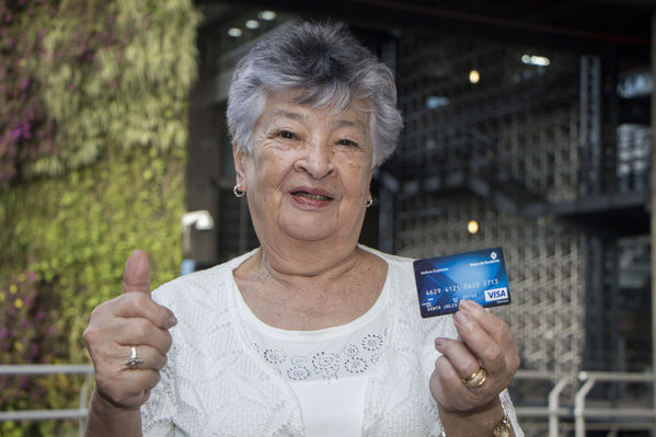 Sorteo del plan promocional "Con gas natural de EPM siempre ganas"
Sorteo del plan promocional "Con gas natural de EPM siempre ganas"
Fecha: Diciembre 19 de 2016
Para descargar esta fotografía en alta resolución, haga clic sobre la imagen hasta que la misma se despliegue en la pantalla completa; luego dé clic derecho y elija la opción "guardar imagen como". 
En caso de publicación por cualquier medio, solicitamos acompañarla del crédito: "Foto EPM"
Palabras clave: Sorteo plan promocional gas natural EPM siempre ganas  Rocío Mejìa