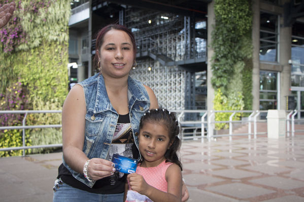Sorteo del plan promocional "Con gas natural de EPM siempre ganas"
Sorteo del plan promocional "Con gas natural de EPM siempre ganas"
Fecha: Diciembre 19 de 2016
Para descargar esta fotografía en alta resolución, haga clic sobre la imagen hasta que la misma se despliegue en la pantalla completa; luego dé clic derecho y elija la opción "guardar imagen como". 
En caso de publicación por cualquier medio, solicitamos acompañarla del crédito: "Foto EPM"
Palabras clave: Sorteo plan promocional gas natural EPM siempre ganas