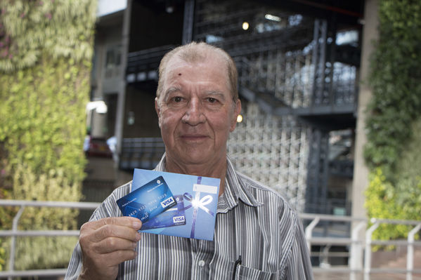 Sorteo del plan promocional "Con gas natural de EPM siempre ganas"
Sorteo del plan promocional "Con gas natural de EPM siempre ganas"
Fecha: Diciembre 19 de 2016
Para descargar esta fotografía en alta resolución, haga clic sobre la imagen hasta que la misma se despliegue en la pantalla completa; luego dé clic derecho y elija la opción "guardar imagen como". 
En caso de publicación por cualquier medio, solicitamos acompañarla del crédito: "Foto EPM"
Palabras clave: Sorteo plan promocional gas natural EPM siempre ganas