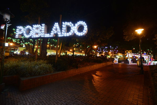 Alumbrado navideño parque El Poblado
Alumbrado navideño parque El Poblado
Fecha: Diciembre 19 de 2017
Para descargar esta fotografía en alta resolución, haga clic sobre la imagen hasta que la misma se despliegue en la pantalla completa; luego dé clic derecho y elija la opción "guardar imagen como". 
En caso de publicación por cualquier medio, solicitamos acompañarla del crédito: "Foto EPM"
Palabras clave: Alumbrado navideño parque El Poblado