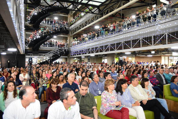 Homenaje al gerente Jorge Londoño
Homenaje al gerente Jorge Londoño. 
Fecha: Diciembre 20 2019.
Para descargar esta fotografía en alta resolución, haga clic sobre la imagen hasta que la misma se despliegue en la pantalla completa; luego dé clic derecho y elija la opción "guardar imagen como". 
En caso de publicación por cualquier medio, solicitamos acompañarla del crédito: "Foto EPM"
Palabras clave: Homenaje al gerente Jorge Londoño