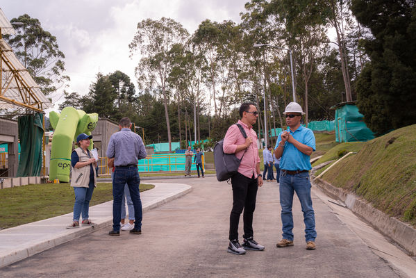 Inauguración PTAR El Retiro
Inauguración PTAR El Retiro. 
Fecha: Diciembre 20 2019.
Para descargar esta fotografía en alta resolución, haga clic sobre la imagen hasta que la misma se despliegue en la pantalla completa; luego dé clic derecho y elija la opción "guardar imagen como". 
En caso de publicación por cualquier medio, solicitamos acompañarla del crédito: "Foto EPM"
Palabras clave: Inauguración PTAR El Retiro
