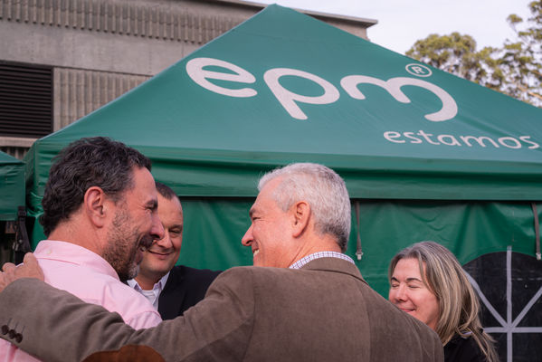 Inauguración PTAR El Retiro
Inauguración PTAR El Retiro. 
Fecha: Diciembre 20 2019.
Para descargar esta fotografía en alta resolución, haga clic sobre la imagen hasta que la misma se despliegue en la pantalla completa; luego dé clic derecho y elija la opción "guardar imagen como". 
En caso de publicación por cualquier medio, solicitamos acompañarla del crédito: "Foto EPM"
Palabras clave: Inauguración PTAR El Retiro