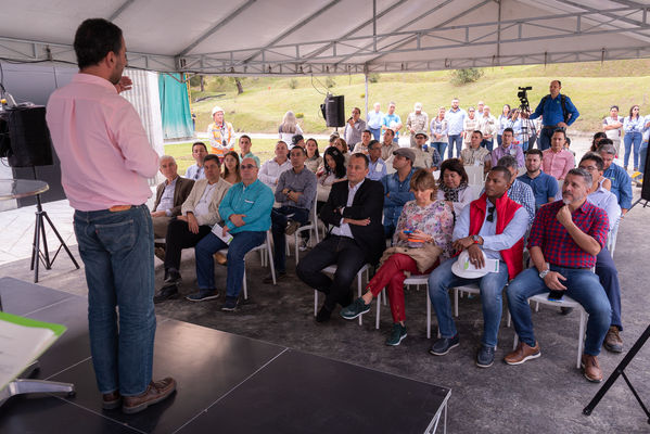 Inauguración PTAR El Retiro
Inauguración PTAR El Retiro. 
Fecha: Diciembre 20 2019.
Para descargar esta fotografía en alta resolución, haga clic sobre la imagen hasta que la misma se despliegue en la pantalla completa; luego dé clic derecho y elija la opción "guardar imagen como". 
En caso de publicación por cualquier medio, solicitamos acompañarla del crédito: "Foto EPM"
Palabras clave: Inauguración PTAR El Retiro