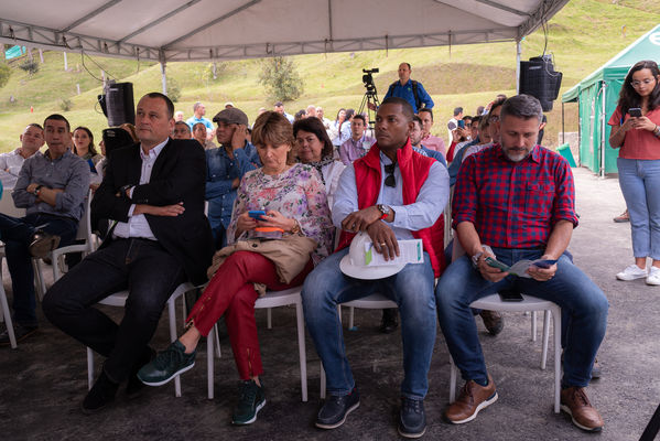 Inauguración PTAR El Retiro
Inauguración PTAR El Retiro. 
Fecha: Diciembre 20 2019.
Para descargar esta fotografía en alta resolución, haga clic sobre la imagen hasta que la misma se despliegue en la pantalla completa; luego dé clic derecho y elija la opción "guardar imagen como". 
En caso de publicación por cualquier medio, solicitamos acompañarla del crédito: "Foto EPM"
Palabras clave: Inauguración PTAR El Retiro