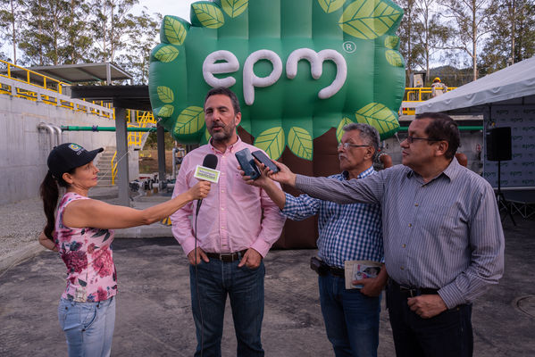 Inauguración PTAR El Retiro
Inauguración PTAR El Retiro. 
Fecha: Diciembre 20 2019.
Para descargar esta fotografía en alta resolución, haga clic sobre la imagen hasta que la misma se despliegue en la pantalla completa; luego dé clic derecho y elija la opción "guardar imagen como". 
En caso de publicación por cualquier medio, solicitamos acompañarla del crédito: "Foto EPM"
Palabras clave: Inauguración PTAR El Retiro