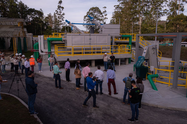 Inauguración PTAR El Retiro
Inauguración PTAR El Retiro. 
Fecha: Diciembre 20 2019.
Para descargar esta fotografía en alta resolución, haga clic sobre la imagen hasta que la misma se despliegue en la pantalla completa; luego dé clic derecho y elija la opción "guardar imagen como". 
En caso de publicación por cualquier medio, solicitamos acompañarla del crédito: "Foto EPM"
Palabras clave: Inauguración PTAR El Retiro