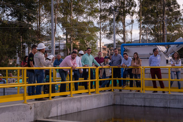 Inauguración PTAR El Retiro
Inauguración PTAR El Retiro. 
Fecha: Diciembre 20 2019.
Para descargar esta fotografía en alta resolución, haga clic sobre la imagen hasta que la misma se despliegue en la pantalla completa; luego dé clic derecho y elija la opción "guardar imagen como". 
En caso de publicación por cualquier medio, solicitamos acompañarla del crédito: "Foto EPM"
Palabras clave: Inauguración PTAR El Retiro