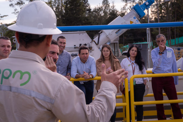Inauguración PTAR El Retiro
Inauguración PTAR El Retiro. 
Fecha: Diciembre 20 2019.
Para descargar esta fotografía en alta resolución, haga clic sobre la imagen hasta que la misma se despliegue en la pantalla completa; luego dé clic derecho y elija la opción "guardar imagen como". 
En caso de publicación por cualquier medio, solicitamos acompañarla del crédito: "Foto EPM"
Palabras clave: Inauguración PTAR El Retiro