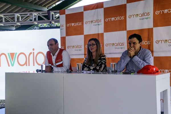 Inauguración de la Planta de Lixiviados 
Inauguración de la Planta de Lixiviados    
Fecha: Diciembre 22 de 2015. Lugar: Barbosa - Relleno Sanitario la Pradera
Para descargar esta fotografía en alta resolución, haga clic sobre la imagen hasta que la misma se despliegue en la pantalla completa; luego dé clic derecho y elija la opción "guardar imagen como". 
En caso de publicación por cualquier medio, solicitamos acompañarla del crédito: "Foto EPM"
Palabras clave: Inauguración Planta Lixiviados