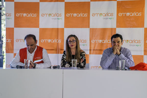 Inauguración de la Planta de Lixiviados 
Inauguración de la Planta de Lixiviados    
Fecha: Diciembre 22 de 2015. Lugar: Barbosa - Relleno Sanitario la Pradera
Para descargar esta fotografía en alta resolución, haga clic sobre la imagen hasta que la misma se despliegue en la pantalla completa; luego dé clic derecho y elija la opción "guardar imagen como". 
En caso de publicación por cualquier medio, solicitamos acompañarla del crédito: "Foto EPM"
Palabras clave: Inauguración Planta Lixiviados