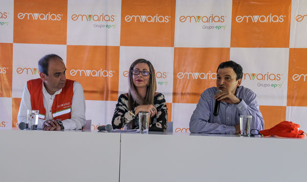 Inauguración de la Planta de Lixiviados 
Inauguración de la Planta de Lixiviados    
Fecha: Diciembre 22 de 2015. Lugar: Barbosa - Relleno Sanitario la Pradera
Para descargar esta fotografía en alta resolución, haga clic sobre la imagen hasta que la misma se despliegue en la pantalla completa; luego dé clic derecho y elija la opción "guardar imagen como". 
En caso de publicación por cualquier medio, solicitamos acompañarla del crédito: "Foto EPM"
Palabras clave: Inauguración Planta Lixiviados