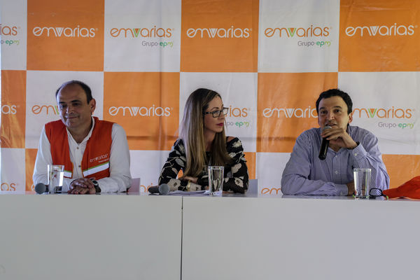 Inauguración de la Planta de Lixiviados 
Inauguración de la Planta de Lixiviados    
Fecha: Diciembre 22 de 2015. Lugar: Barbosa - Relleno Sanitario la Pradera
Para descargar esta fotografía en alta resolución, haga clic sobre la imagen hasta que la misma se despliegue en la pantalla completa; luego dé clic derecho y elija la opción "guardar imagen como". 
En caso de publicación por cualquier medio, solicitamos acompañarla del crédito: "Foto EPM"
Palabras clave: Inauguración Planta Lixiviados