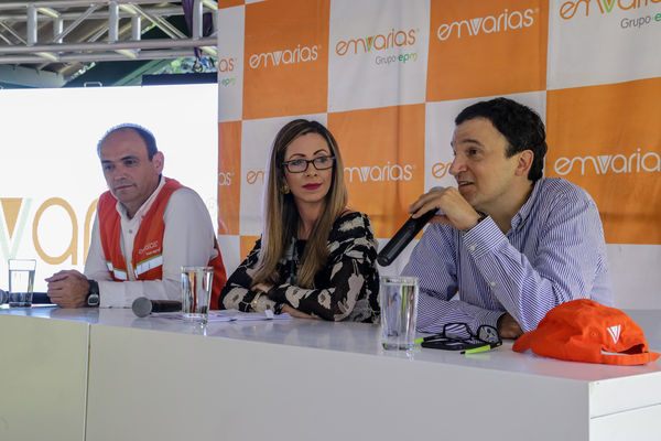 Inauguración de la Planta de Lixiviados 
Inauguración de la Planta de Lixiviados    
Fecha: Diciembre 22 de 2015. Lugar: Barbosa - Relleno Sanitario la Pradera
Para descargar esta fotografía en alta resolución, haga clic sobre la imagen hasta que la misma se despliegue en la pantalla completa; luego dé clic derecho y elija la opción "guardar imagen como". 
En caso de publicación por cualquier medio, solicitamos acompañarla del crédito: "Foto EPM"
Palabras clave: Inauguración Planta Lixiviados