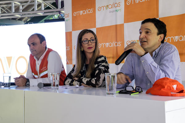Inauguración de la Planta de Lixiviados 
Inauguración de la Planta de Lixiviados    
Fecha: Diciembre 22 de 2015. Lugar: Barbosa - Relleno Sanitario la Pradera
Para descargar esta fotografía en alta resolución, haga clic sobre la imagen hasta que la misma se despliegue en la pantalla completa; luego dé clic derecho y elija la opción "guardar imagen como". 
En caso de publicación por cualquier medio, solicitamos acompañarla del crédito: "Foto EPM"
Palabras clave: Inauguración Planta Lixiviados