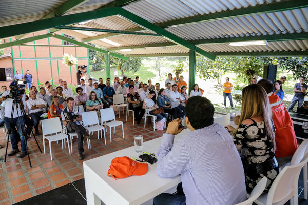Inauguración de la Planta de Lixiviados 
Inauguración de la Planta de Lixiviados    
Fecha: Diciembre 22 de 2015. Lugar: Barbosa - Relleno Sanitario la Pradera
Para descargar esta fotografía en alta resolución, haga clic sobre la imagen hasta que la misma se despliegue en la pantalla completa; luego dé clic derecho y elija la opción "guardar imagen como". 
En caso de publicación por cualquier medio, solicitamos acompañarla del crédito: "Foto EPM"
Palabras clave: Inauguración Planta Lixiviados