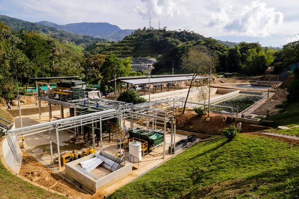 Inauguración de la Planta de Lixiviados 
Inauguración de la Planta de Lixiviados    
Fecha: Diciembre 22 de 2015. Lugar: Barbosa - Relleno Sanitario la Pradera
Para descargar esta fotografía en alta resolución, haga clic sobre la imagen hasta que la misma se despliegue en la pantalla completa; luego dé clic derecho y elija la opción "guardar imagen como". 
En caso de publicación por cualquier medio, solicitamos acompañarla del crédito: "Foto EPM"
Palabras clave: Inauguración Planta Lixiviados