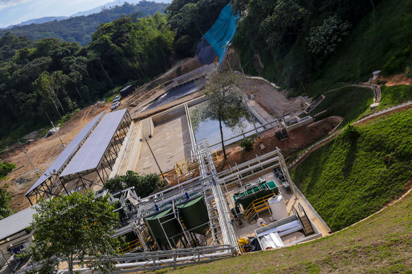 Inauguración de la Planta de Lixiviados 
Inauguración de la Planta de Lixiviados    
Fecha: Diciembre 22 de 2015. Lugar: Barbosa - Relleno Sanitario la Pradera
Para descargar esta fotografía en alta resolución, haga clic sobre la imagen hasta que la misma se despliegue en la pantalla completa; luego dé clic derecho y elija la opción "guardar imagen como". 
En caso de publicación por cualquier medio, solicitamos acompañarla del crédito: "Foto EPM"
Palabras clave: Inauguración Planta Lixiviados