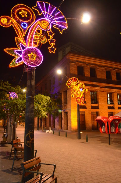 Alumbrados 2015 internas
Alumbrados 2015 internas
Fecha: Diciembre de 2015
Para descargar esta fotografía en alta resolución, haga clic sobre la imagen hasta que la misma se despliegue en la pantalla completa; luego dé clic derecho y elija la opción "guardar imagen como". 
En caso de publicación por cualquier medio, solicitamos acompañarla del crédito: "Foto EPM"

Palabras clave: Alumbrados 2015 internas