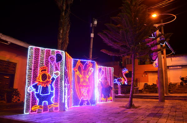 Alumbrados 2015 internas
Alumbrados 2015 internas
Fecha: Diciembre de 2015
Para descargar esta fotografía en alta resolución, haga clic sobre la imagen hasta que la misma se despliegue en la pantalla completa; luego dé clic derecho y elija la opción "guardar imagen como". 
En caso de publicación por cualquier medio, solicitamos acompañarla del crédito: "Foto EPM"

Palabras clave: Alumbrados 2015 internas