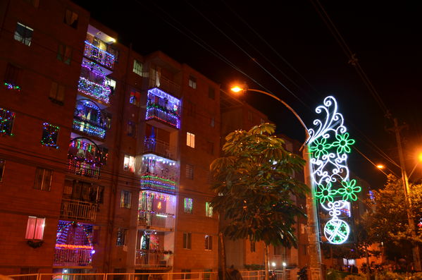 Alumbrados 2015 internas
Alumbrados 2015 internas
Fecha: Diciembre de 2015
Para descargar esta fotografía en alta resolución, haga clic sobre la imagen hasta que la misma se despliegue en la pantalla completa; luego dé clic derecho y elija la opción "guardar imagen como". 
En caso de publicación por cualquier medio, solicitamos acompañarla del crédito: "Foto EPM"

Palabras clave: Alumbrados 2015 internas