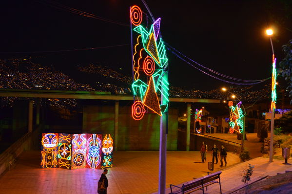 Alumbrados 2015 internas
Alumbrados 2015 internas
Fecha: Diciembre de 2015
Para descargar esta fotografía en alta resolución, haga clic sobre la imagen hasta que la misma se despliegue en la pantalla completa; luego dé clic derecho y elija la opción "guardar imagen como". 
En caso de publicación por cualquier medio, solicitamos acompañarla del crédito: "Foto EPM"

Palabras clave: Alumbrados 2015 internas