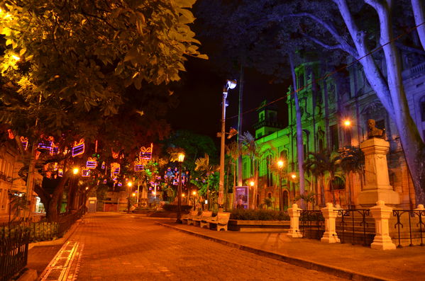 Alumbrados 2015 internas
Alumbrados 2015 internas
Fecha: Diciembre de 2015
Para descargar esta fotografía en alta resolución, haga clic sobre la imagen hasta que la misma se despliegue en la pantalla completa; luego dé clic derecho y elija la opción "guardar imagen como". 
En caso de publicación por cualquier medio, solicitamos acompañarla del crédito: "Foto EPM"

Palabras clave: Alumbrados 2015 internas
