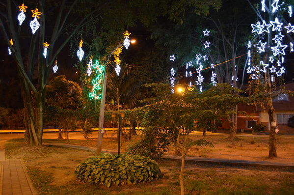 Alumbrados 2015 internas
Alumbrados 2015 internas
Fecha: Diciembre de 2015
Para descargar esta fotografía en alta resolución, haga clic sobre la imagen hasta que la misma se despliegue en la pantalla completa; luego dé clic derecho y elija la opción "guardar imagen como". 
En caso de publicación por cualquier medio, solicitamos acompañarla del crédito: "Foto EPM"

Palabras clave: Alumbrados 2015 internas