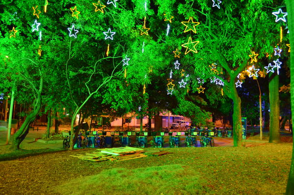 Alumbrados 2015 internas
Alumbrados 2015 internas
Fecha: Diciembre de 2015
Para descargar esta fotografía en alta resolución, haga clic sobre la imagen hasta que la misma se despliegue en la pantalla completa; luego dé clic derecho y elija la opción "guardar imagen como". 
En caso de publicación por cualquier medio, solicitamos acompañarla del crédito: "Foto EPM"

Palabras clave: Alumbrados 2015 internas