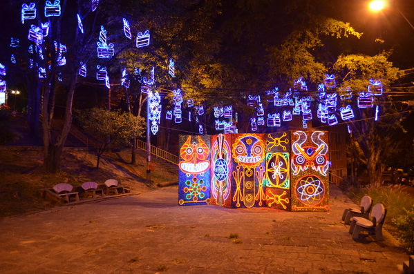 Alumbrados 2015 internas
Alumbrados 2015 internas
Fecha: Diciembre de 2015
Para descargar esta fotografía en alta resolución, haga clic sobre la imagen hasta que la misma se despliegue en la pantalla completa; luego dé clic derecho y elija la opción "guardar imagen como". 
En caso de publicación por cualquier medio, solicitamos acompañarla del crédito: "Foto EPM"

Palabras clave: Alumbrados 2015 internas