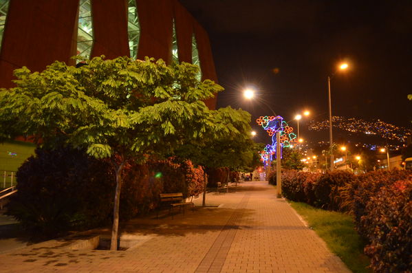 Alumbrados 2015 internas
Alumbrados 2015 internas
Fecha: Diciembre de 2015
Para descargar esta fotografía en alta resolución, haga clic sobre la imagen hasta que la misma se despliegue en la pantalla completa; luego dé clic derecho y elija la opción "guardar imagen como". 
En caso de publicación por cualquier medio, solicitamos acompañarla del crédito: "Foto EPM"

Palabras clave: Alumbrados 2015 internas