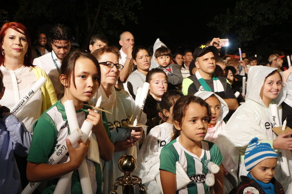Encendido del Alumbrado Navideño
Encendido del Alumbrado Navideño
Fecha: Diciembre 3 de 2016
Para descargar esta fotografía en alta resolución, haga clic sobre la imagen hasta que la misma se despliegue en la pantalla completa; luego dé clic derecho y elija la opción "guardar imagen como". 
En caso de publicación por cualquier medio, solicitamos acompañarla del crédito: "Foto EPM"
Palabras clave: Encendido Alumbrado Navideño