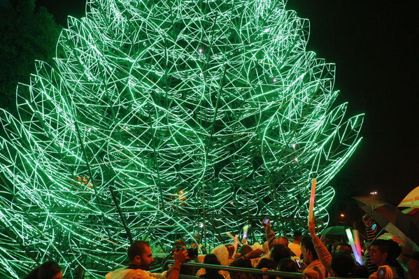Encendido del Alumbrado Navideño
Encendido del Alumbrado Navideño
Fecha: Diciembre 3 de 2016
Para descargar esta fotografía en alta resolución, haga clic sobre la imagen hasta que la misma se despliegue en la pantalla completa; luego dé clic derecho y elija la opción "guardar imagen como". 
En caso de publicación por cualquier medio, solicitamos acompañarla del crédito: "Foto EPM"
Palabras clave: Encendido Alumbrado Navideño