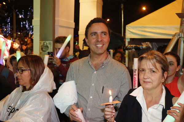 Encendido del Alumbrado Navideño
Encendido del Alumbrado Navideño
Fecha: Diciembre 3 de 2016
Para descargar esta fotografía en alta resolución, haga clic sobre la imagen hasta que la misma se despliegue en la pantalla completa; luego dé clic derecho y elija la opción "guardar imagen como". 
En caso de publicación por cualquier medio, solicitamos acompañarla del crédito: "Foto EPM"
Palabras clave: Encendido Alumbrado Navideño