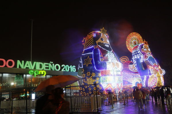 Encendido del Alumbrado Navideño
Encendido del Alumbrado Navideño
Fecha: Diciembre 3 de 2016
Para descargar esta fotografía en alta resolución, haga clic sobre la imagen hasta que la misma se despliegue en la pantalla completa; luego dé clic derecho y elija la opción "guardar imagen como". 
En caso de publicación por cualquier medio, solicitamos acompañarla del crédito: "Foto EPM"
Palabras clave: Encendido Alumbrado Navideño