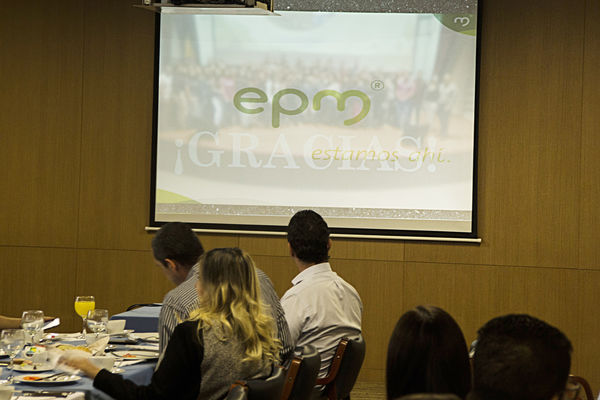 Reconocimiento a personal de EPM – Procesos de selección
Reconocimiento a personal de EPM – Procesos de selección
Fecha: Diciembre 6 de 2017
Para descargar esta fotografía en alta resolución, haga clic sobre la imagen hasta que la misma se despliegue en la pantalla completa; luego dé clic derecho y elija la opción "guardar imagen como". 
En caso de publicación por cualquier medio, solicitamos acompañarla del crédito: "Foto EPM"
Palabras clave: Reconocimiento a personal de EPM – Procesos de selección
