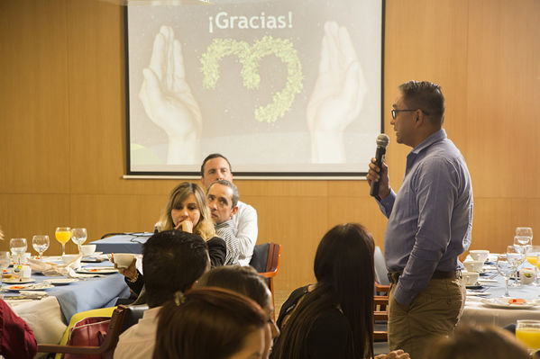 Reconocimiento a personal de EPM – Procesos de selección
Reconocimiento a personal de EPM – Procesos de selección
Fecha: Diciembre 6 de 2017
Para descargar esta fotografía en alta resolución, haga clic sobre la imagen hasta que la misma se despliegue en la pantalla completa; luego dé clic derecho y elija la opción "guardar imagen como". 
En caso de publicación por cualquier medio, solicitamos acompañarla del crédito: "Foto EPM"
Palabras clave: Reconocimiento a personal de EPM – Procesos de selección