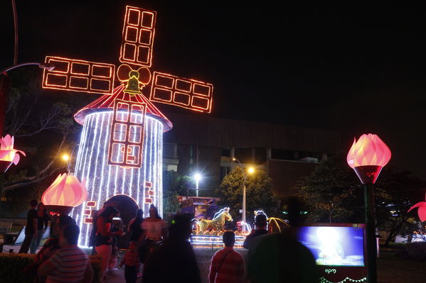 Alumbrado Navideño 2016
Alumbrado Navideño 2016
Fecha: Diciembre 7 de 2016
Para descargar esta fotografía en alta resolución, haga clic sobre la imagen hasta que la misma se despliegue en la pantalla completa; luego dé clic derecho y elija la opción "guardar imagen como". 
En caso de publicación por cualquier medio, solicitamos acompañarla del crédito: "Foto EPM"
Palabras clave: Alumbrado Navideño 2016