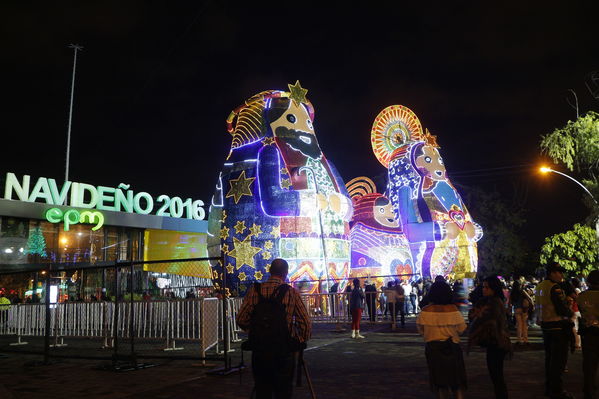 Alumbrado Navideño 2016
Alumbrado Navideño 2016
Fecha: Diciembre 7 de 2016
Para descargar esta fotografía en alta resolución, haga clic sobre la imagen hasta que la misma se despliegue en la pantalla completa; luego dé clic derecho y elija la opción "guardar imagen como". 
En caso de publicación por cualquier medio, solicitamos acompañarla del crédito: "Foto EPM"
Palabras clave: Alumbrado Navideño 2016