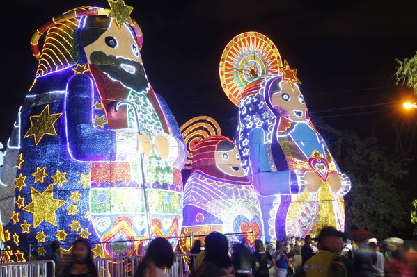 Alumbrado Navideño 2016
Alumbrado Navideño 2016
Fecha: Diciembre 7 de 2016
Para descargar esta fotografía en alta resolución, haga clic sobre la imagen hasta que la misma se despliegue en la pantalla completa; luego dé clic derecho y elija la opción "guardar imagen como". 
En caso de publicación por cualquier medio, solicitamos acompañarla del crédito: "Foto EPM"
Palabras clave: Alumbrado Navideño 2016