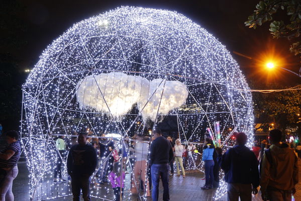 Alumbrado Navideño 2016
Alumbrado Navideño 2016
Fecha: Diciembre 7 de 2016
Para descargar esta fotografía en alta resolución, haga clic sobre la imagen hasta que la misma se despliegue en la pantalla completa; luego dé clic derecho y elija la opción "guardar imagen como". 
En caso de publicación por cualquier medio, solicitamos acompañarla del crédito: "Foto EPM"
Palabras clave: Alumbrado Navideño 2016