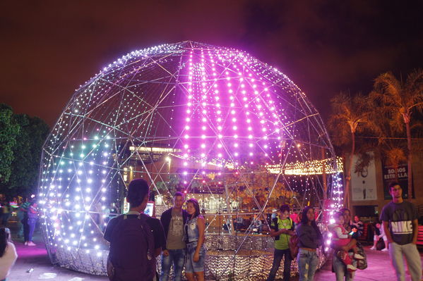 Alumbrado Navideño 2016
Alumbrado Navideño 2016
Fecha: Diciembre 7 de 2016
Para descargar esta fotografía en alta resolución, haga clic sobre la imagen hasta que la misma se despliegue en la pantalla completa; luego dé clic derecho y elija la opción "guardar imagen como". 
En caso de publicación por cualquier medio, solicitamos acompañarla del crédito: "Foto EPM"
Palabras clave: Alumbrado Navideño 2016